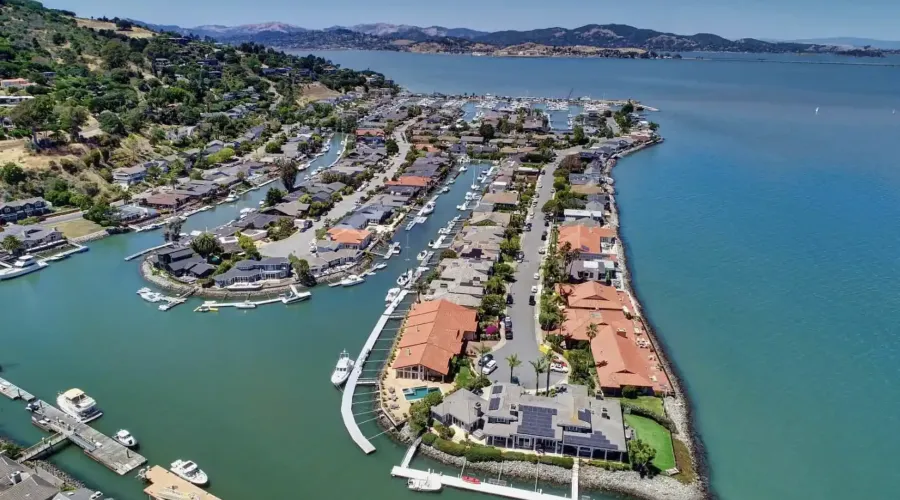 220 Jamaica Street, Tiburon, California, United States, 4 Bedrooms Bedrooms, ,3 BathroomsBathrooms,Residential,For Sale,1919083